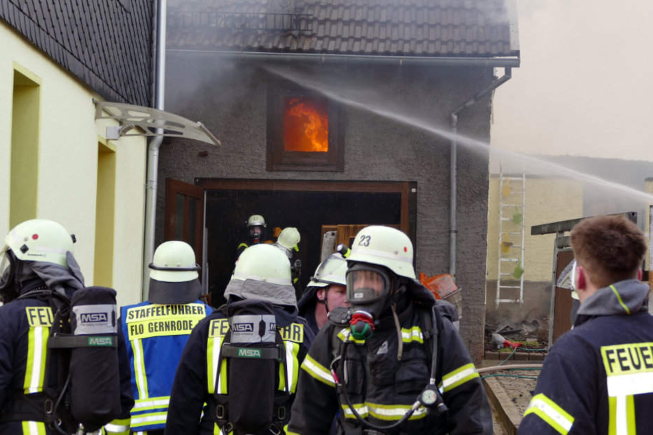 Mit einem Großaufgebot kämpfte die Feuerwehr gegen die Flammen.