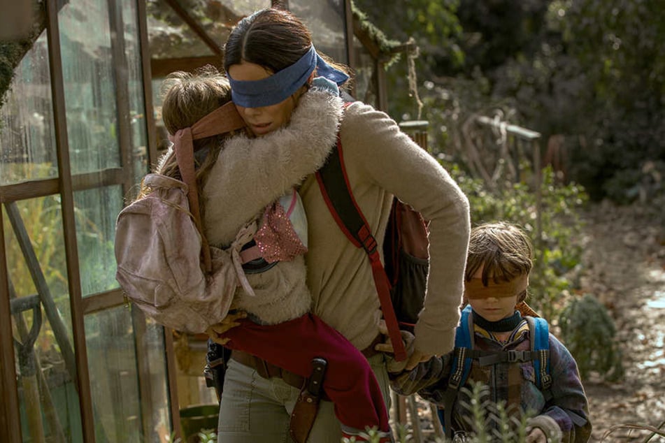Wer hinschaut, stirbt. So lautet das Mantra im Netflix-Thriller "Bird Box".
