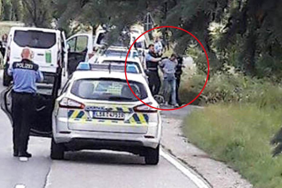Der Moment des Zugriffs: Beamte stoppen den Miettransporter des Entführers Frank L. (Kreis) und befreien das Mädchen aus dem Laderaum.