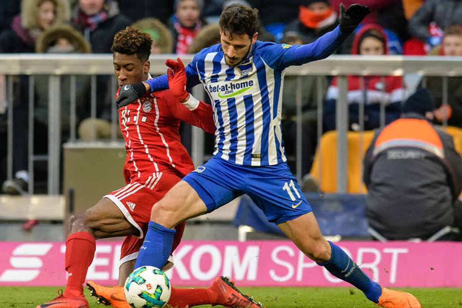 Kingsley Coman im Zweikampf mit Matthew Leckie.