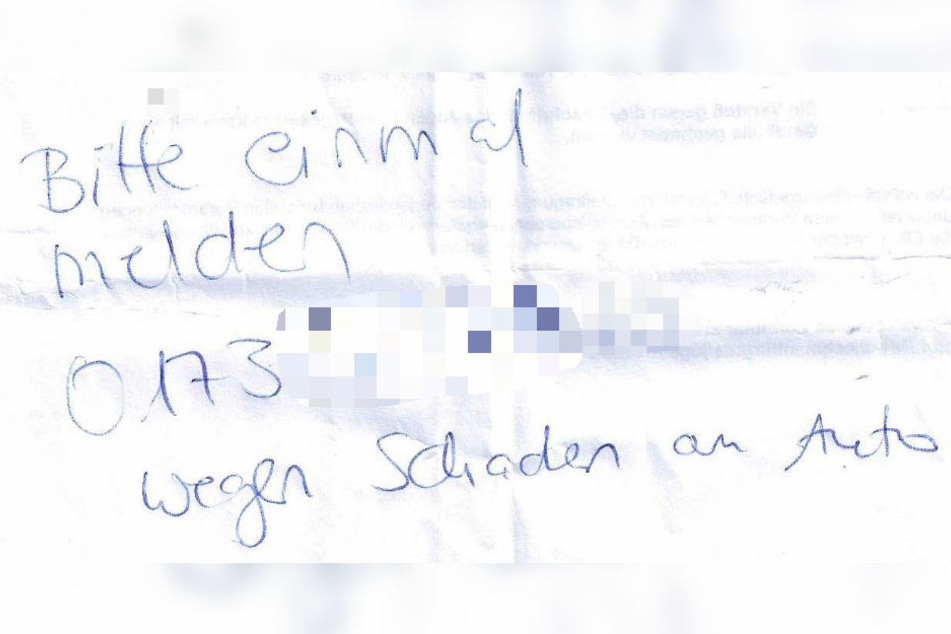 Diesen Zettel hinterließ jemand an einem beschädigten Auto. Wurde er vom Verursacher geschrieben?