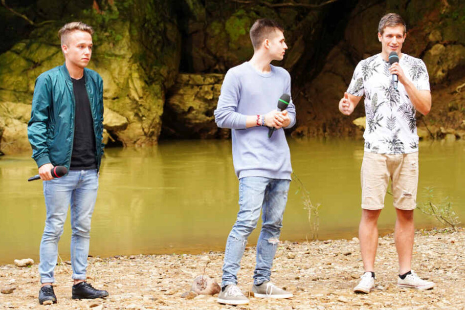 Jonas (von links), Taylor und Silvan singen "Der Weg" von Herbert Grönemeyer.