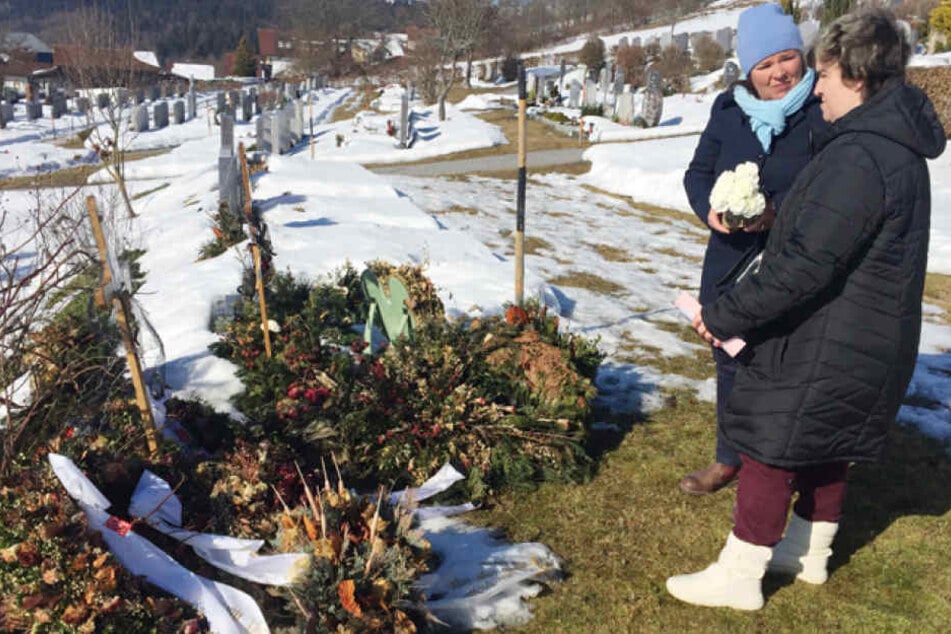 Das erste Mal ohne Mama Irene (†64): Beate (34) blickt mit Vera Int-Veen (49) auf die schönsten gemeinsamen Momente zurück.