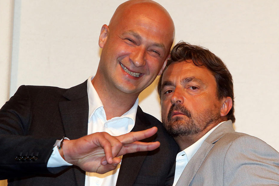 Gut gelaunt bei der Party: Die Finalisten des ersten Turnierjahres, Sieger Henri Leconte (re.) und Andrei Medvedev.