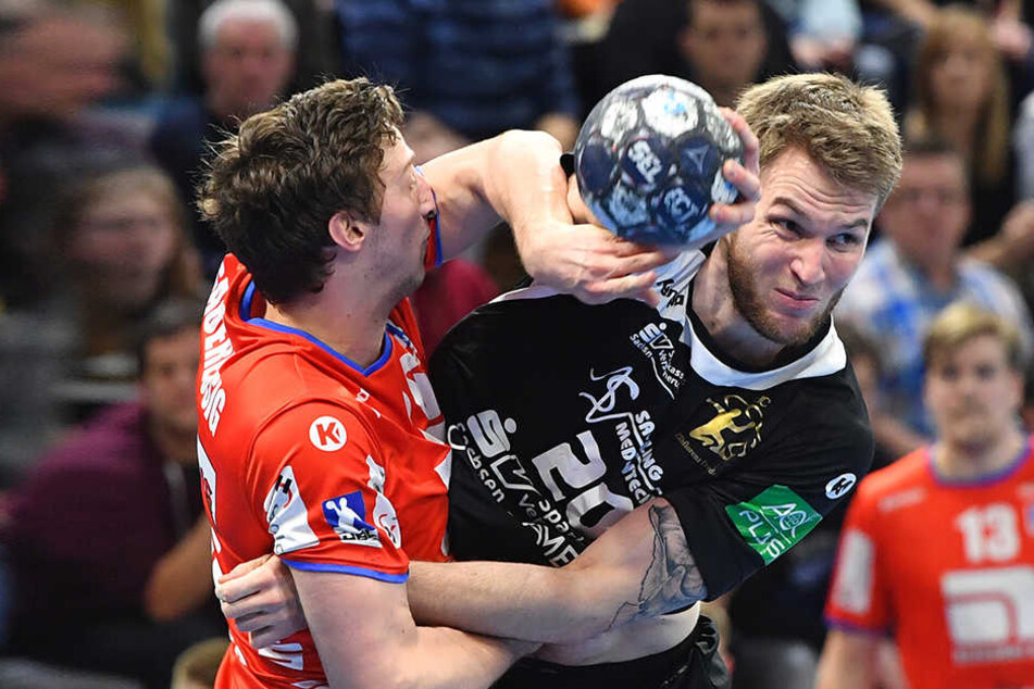 Nils Kretschmer (r.) im Zweikampf mit Balingens Lukas Saueressig.