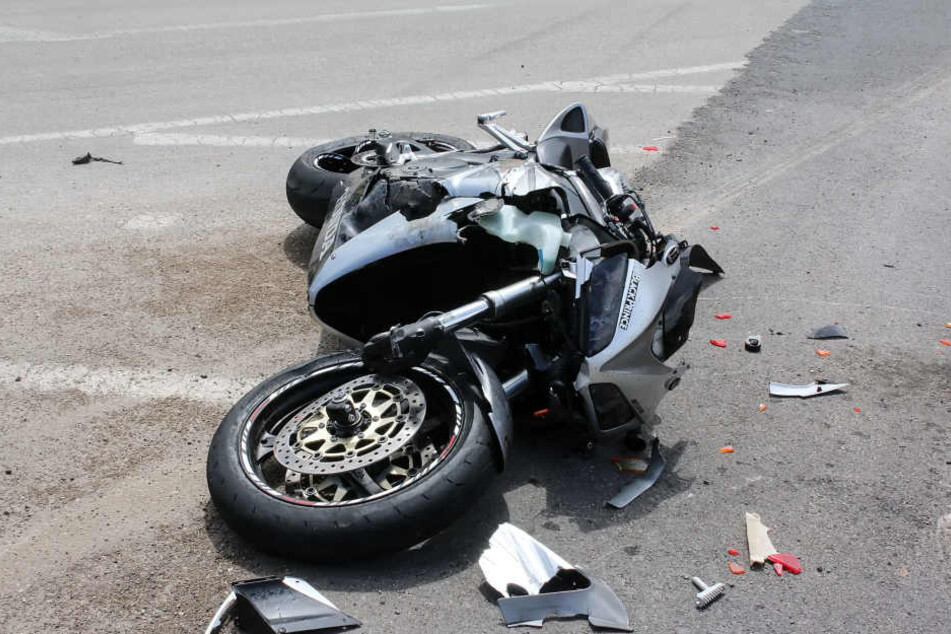 Der 19-Jährige wurde verletzt ins Krankenhaus gebracht. (Symbolbild)