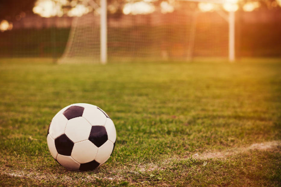 Der Fußball schreibt ja bekanntlich seine eigenen Geschichten. (Symbolbild)