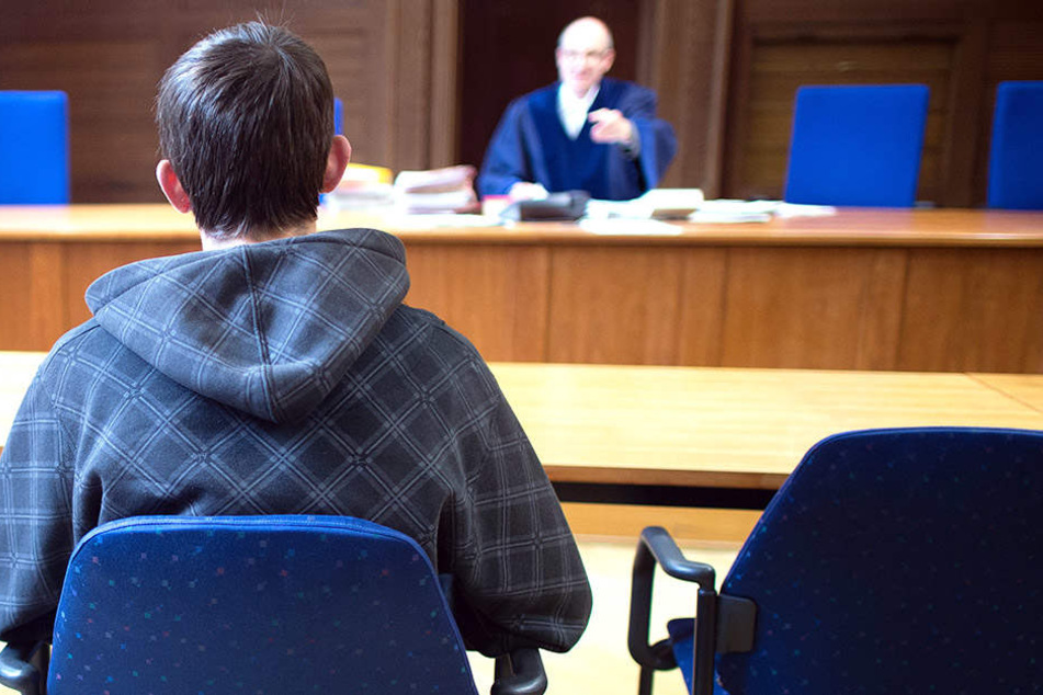 Wer darf bleiben? Das entscheiden auch in Sachsen am Ende Verwaltungsgerichte.