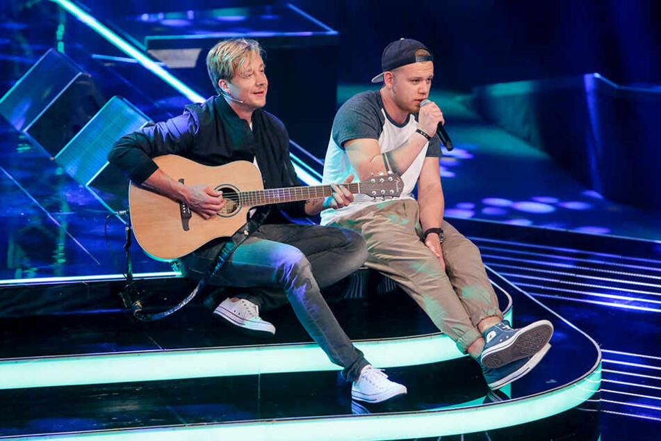 Die Cap vom ersten Auftritt gibt es bald bei TAG24 zu gewinnen! Hier sang er gemeinsam mit Samu Haber.