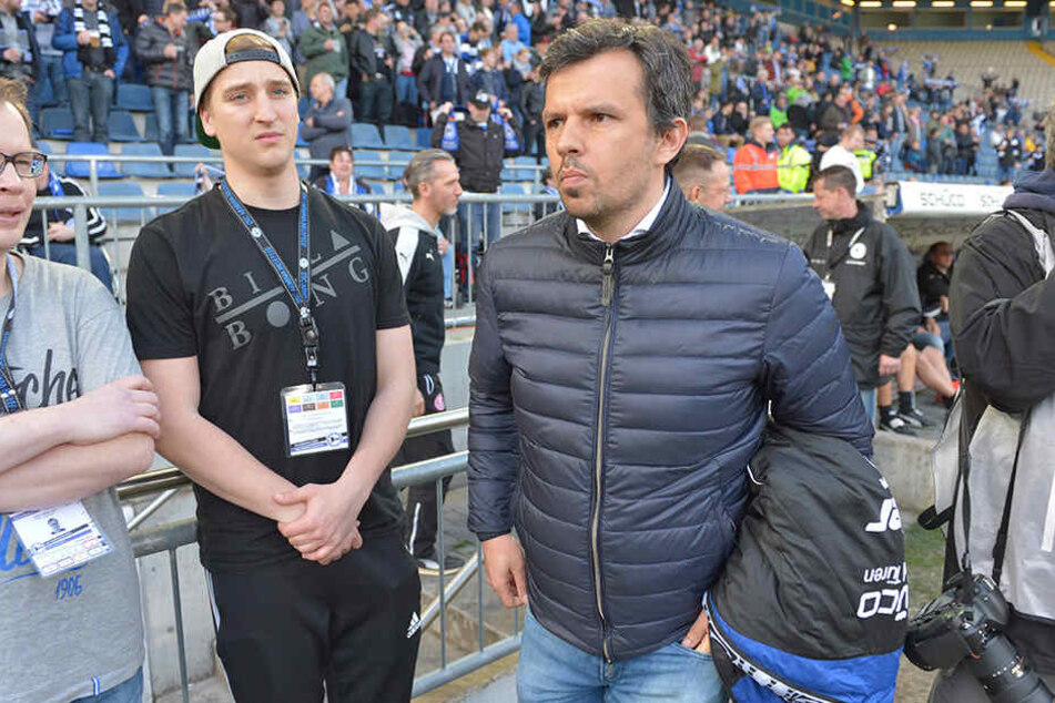 Sport-Geschäftsführer Samir Arabi glaubt, dass noch drei Siege zum Klassenerhalt reichen.