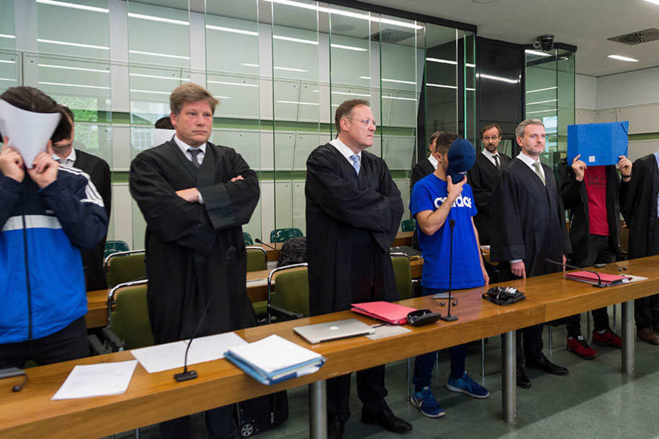 Gegen das Urteil des Haupttäters (2 Jahre und 9 Monate Haft) hat die Staatsanwaltschaft Revision eingelegt.