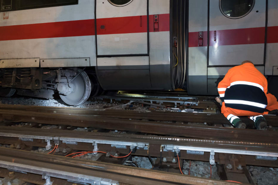 Nach ersten Erkenntnissen wurde bei dem Unfall niemand verletzt.
