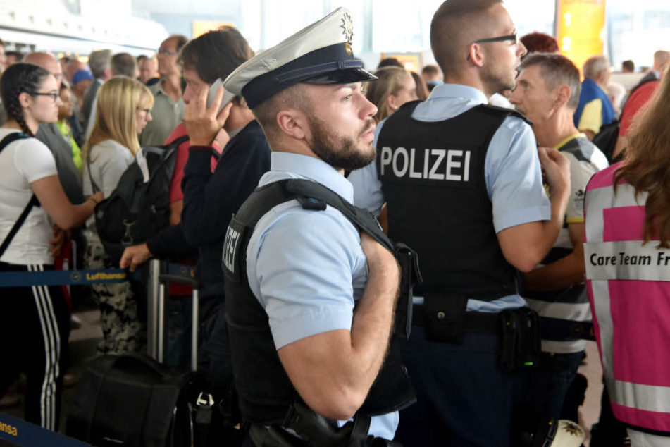 Weil er eine vom Gericht aufgebrummte Geldstrafe nicht zahlte, wurde ein Mann (34) am Flughafen Leipzig/Halle festgenommen. (Symbolbild)