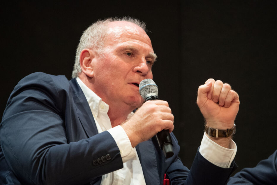 Uli Hoeneß macht vielsprechende Aussagen zur Transferoffensive des FC Bayern. (Archivbild)