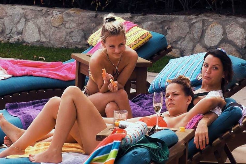 Böses Blut am Pool? Einige Frauen sind schon nach einer Woche dermaßen gereizt, dass die Fetzen fliegen.
