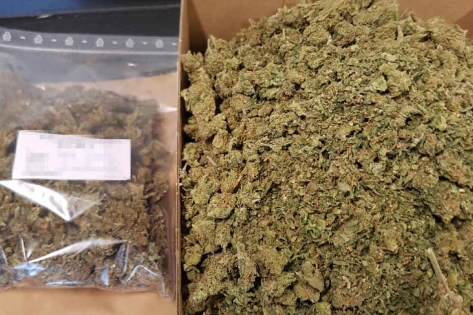 Diesen Drogenfund machte die Polizei im Rucksack des Radlers.
