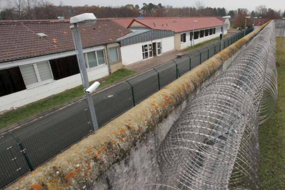 Kein Platz im Abschiebegefängnis: Die Polizei musste den Albaner wieder laufen lassen. (Symbolbild)