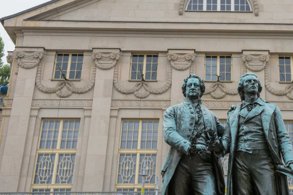 Das Nationaltheater ist eine der vielen Kultureinrichtungen in Weimar.