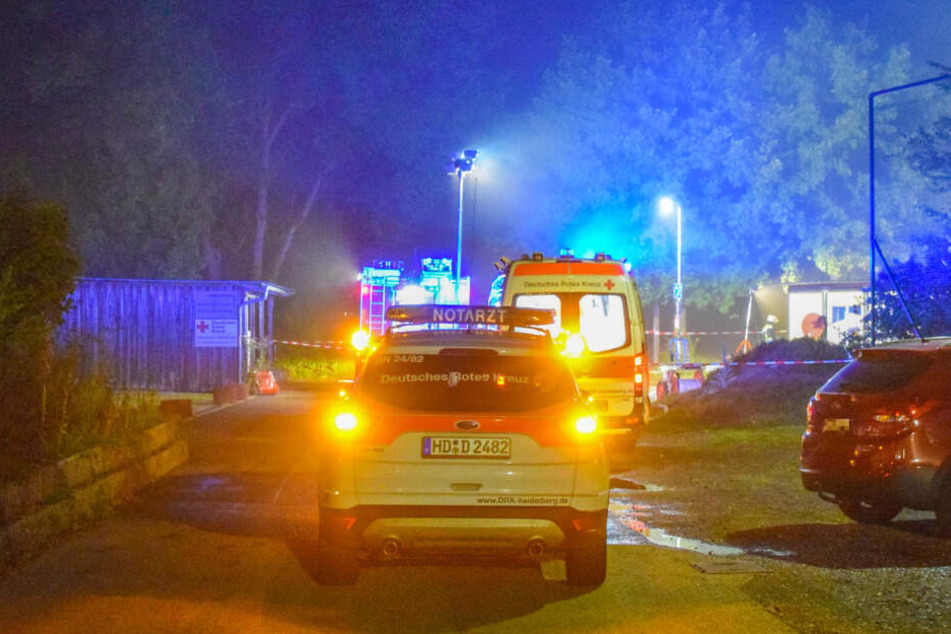 Einsatzkräfte vor der Unterkunft am 10. September.