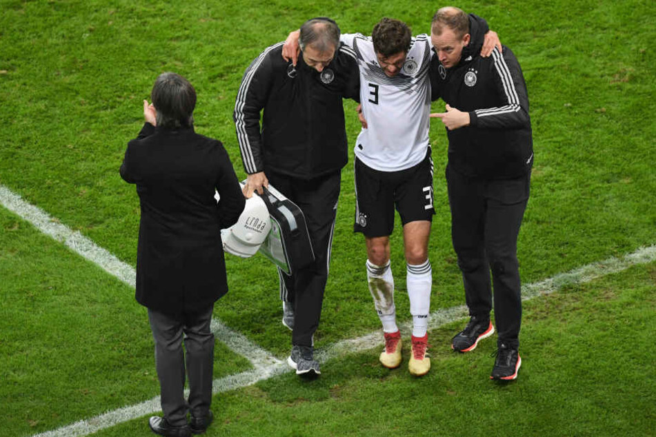 Jonas Hector humpelte am Donnerstagabend (15. November) vom Platz.