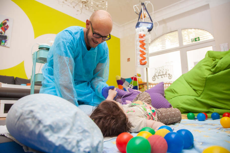 Kinder und Jugendliche unterschiedlichen Alters brauchen zum Teil Rundum-Pflege.