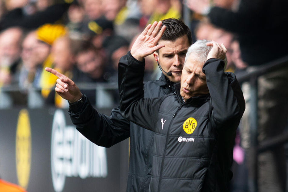 BVB-Coach Lucien Favre (r.) bezeichnete die Elfmeterentscheidung als "Skandal" und hakte außerdem die Meisterschaft ab.