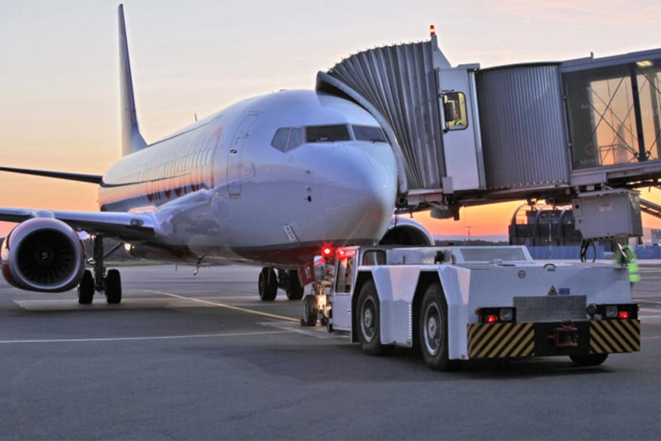 Das Flugzeug wartet auf Euch.