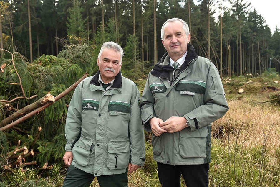 Landesforstpräsident Hubert Braun (64, l.) und Minister Thomas Schmidt (56, CDU).