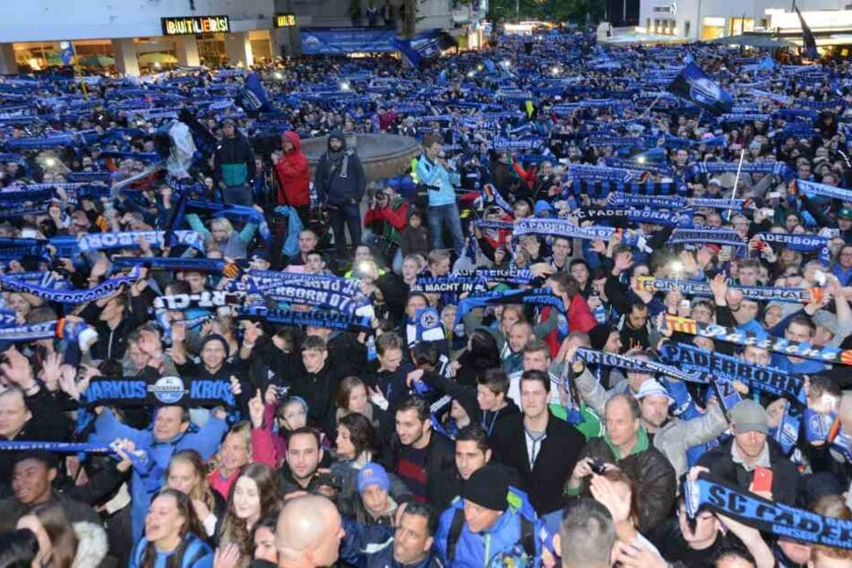Schon im Jahr 2014 durften sich die Fans über einen Aufstieg in die 1-Fußball-Bundesliga freuen. (Archivbild)