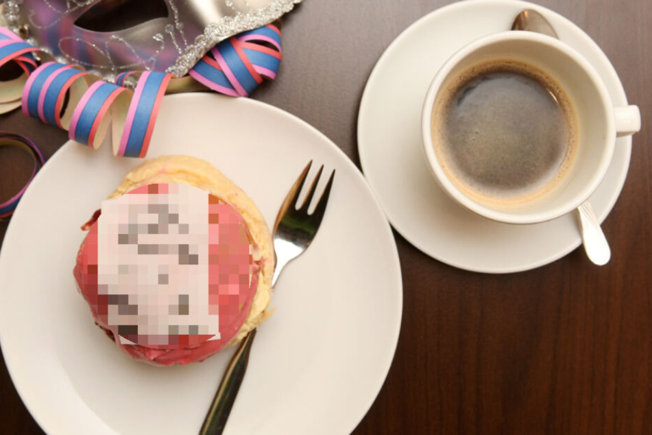 In der Bäckerei Ways werden diese "Kassenbonkrapfen" als Faschingsidee und Reaktion auf die Kassenbonpflicht angeboten.