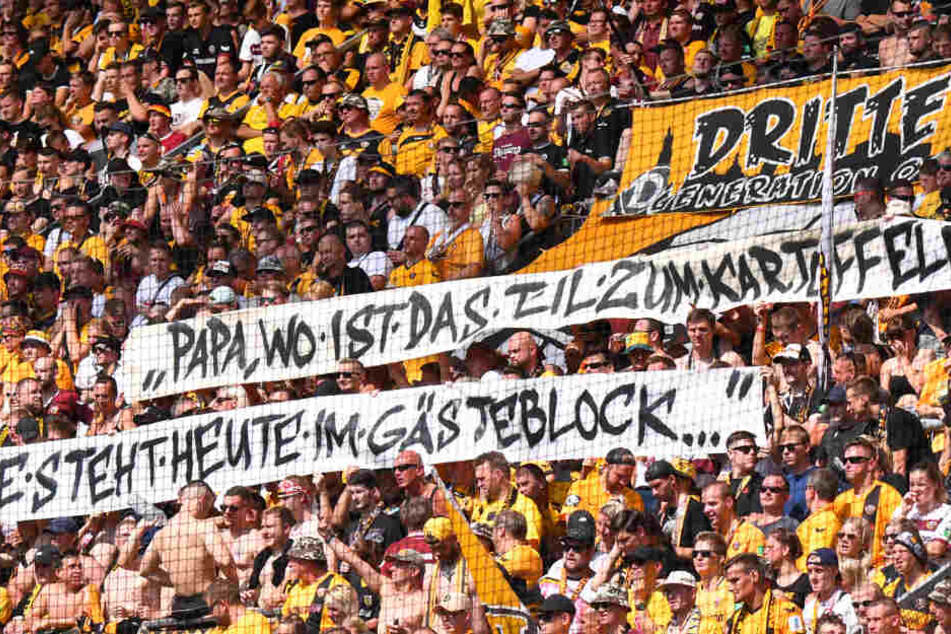 Frauenfeindliche Spruchbänder gegen St.-Pauli-Anhänger haben bei den Dynamo-Fans leider schon Tradition.