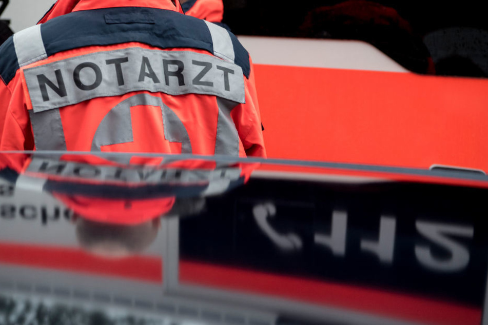 Der 45-Jährige kam mit einem Rettungswagen ins Krankenhaus. (Symbolbild)
