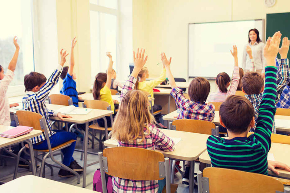 Es geht wieder los: Die Schule beginnt nach mehr als sechs Wochen Sommerferien. (Symbolbild)