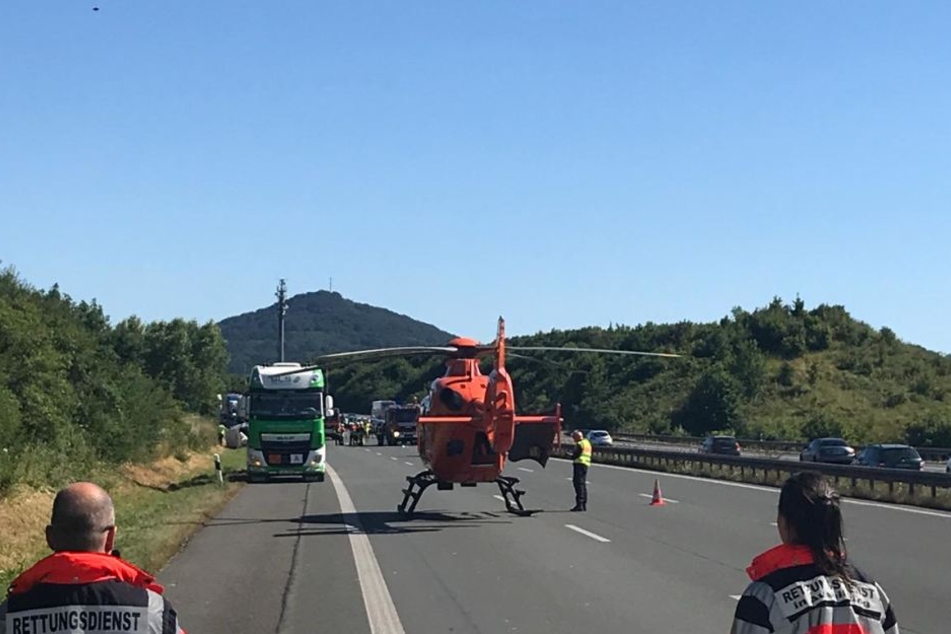 Ein Rettungshubschrauber landete auf der A3.