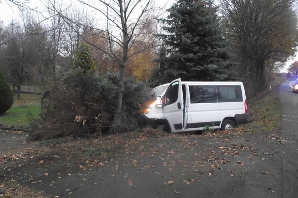 An dem Transporter entstand Totalschaden.
