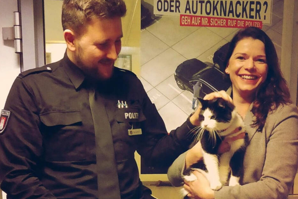 Die Besitzern von Karlo ist froh, ihren Kater wieder in den Armen zu halten.