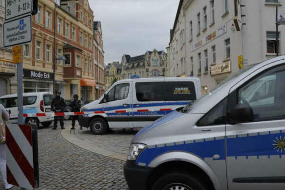 Auf der Suche nach Hardy G. riegelte die Polizei auch die City von Limbach-Oberfrohna ab.