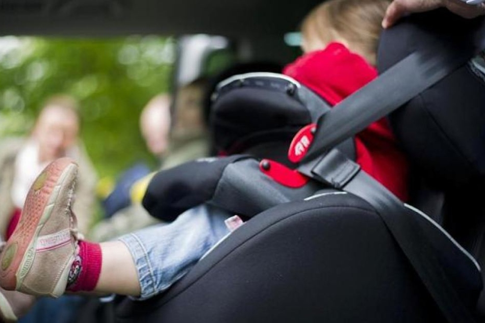 Das Baby war fast eine Stunde im Auto eingeschlossen. (Symbolbild)