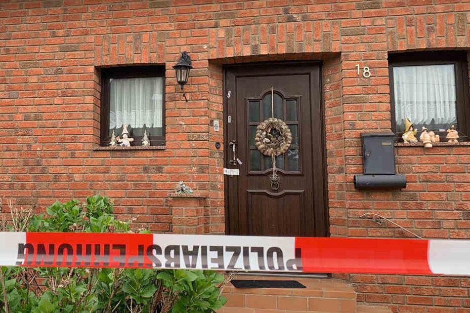 Ein 30-Jähriger aus Wellerswist soll in dem Haus seine Eltern erstochen haben.