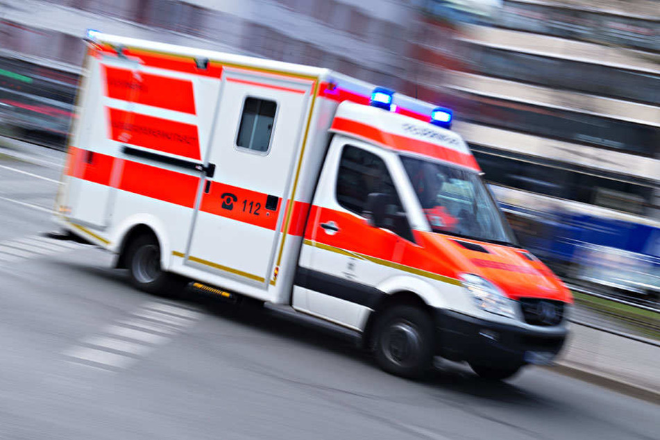 Die Landstraße 172 bei Querfurt blieb nach dem Unfall mehrere Stunden lang gesperrt. (Symbolbild)