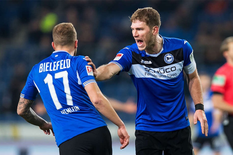 Bekommt Fabian Klos (r.) eine Vertragsverlängerung von Arminia Bielefeld angeboten?