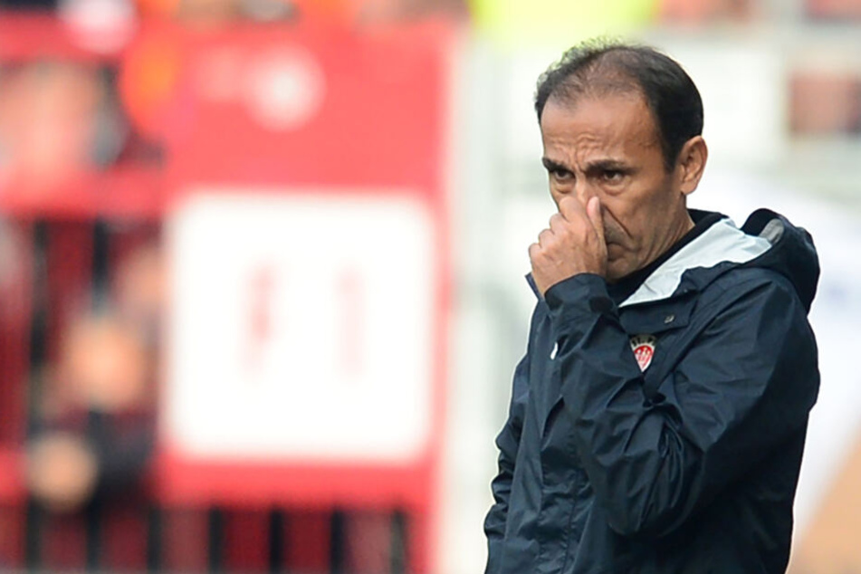 St. Paulis Trainer Jos Luhukay hadert mit der mangelnden Chancenauswertung seiner Mannschaft.