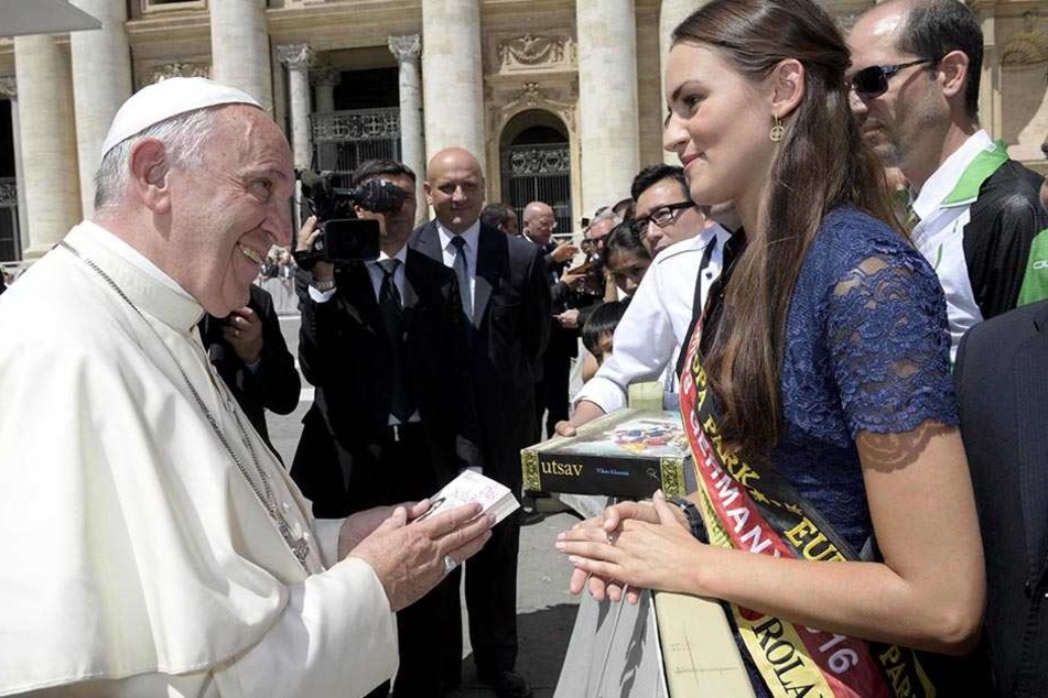 Selbst den Papst konnte die schönste Frau Deutschlands schon treffen.