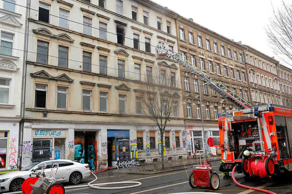 Die Feuerwehr musste am Mittwochnachmittag in die Eisenbahnstraße ausrücken. Dort war ein leerstehendes Wohnhaus in Brand geraten.