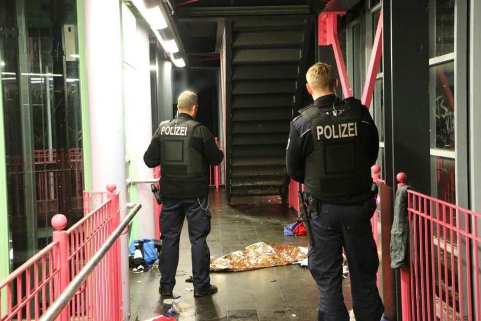 Ein Mann wurde leblos in einer Berliner U-Bahnstation gefunden.