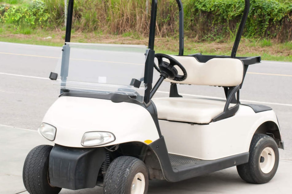 Bei einem Verkehrsunfall mit einem Golfmobil sind drei Personen verletzt worden.(Symbolbild)