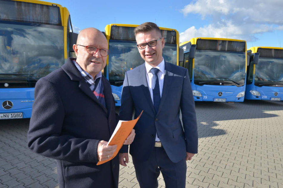 Erst im Dezember präsentierten Stefan Tschök von der CVAG und Ronny Mühlbach von Mercedes 13 neue Busse.