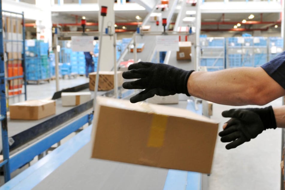 Das Hermes-Paket wurde dem Nachbarn "Papiertonne" übergeben (Symbolfoto).