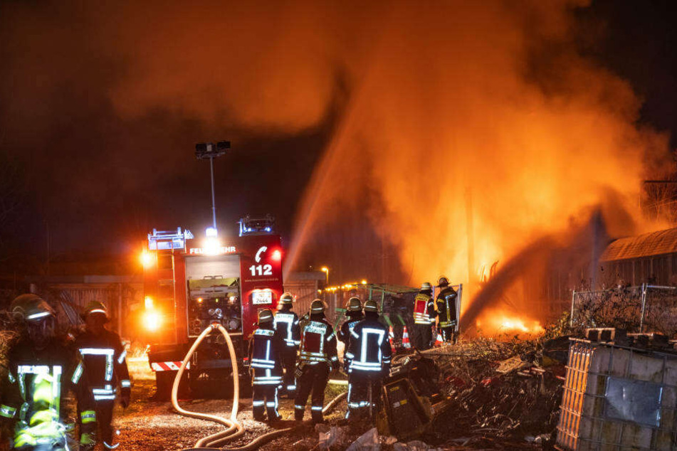 In der Nacht zum Donnerstag waren drei Güterwaggons mit Spraydosen in Flammen aufgegangen.