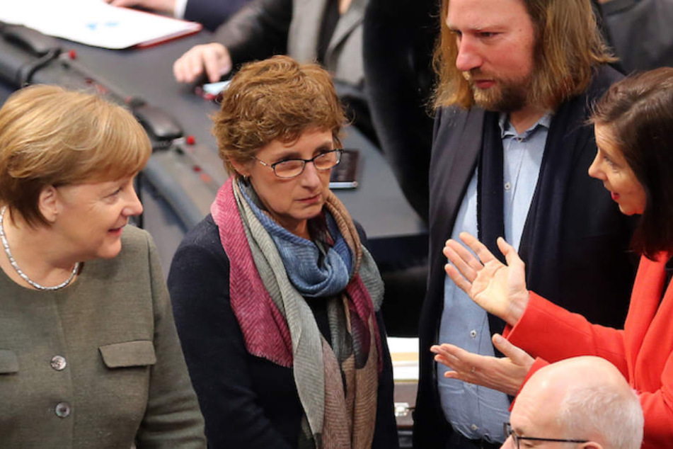 Von links: Kanzlerin Merkel (64. CDU) mit den Grünen Britta Haßelmann (56), Anton Hofreiter (48) und Katrin Göhring-Eckardt (52).